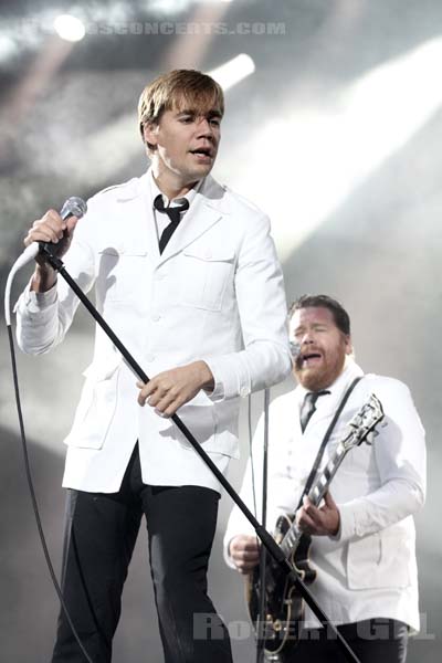 THE HIVES - 2014-08-22 - SAINT CLOUD - Domaine National - Grande Scene - Per Almqvist - Mikael Karlsson Åström